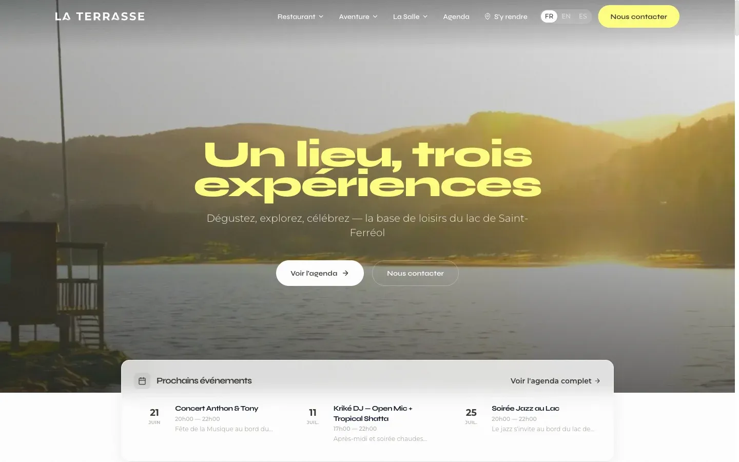 Page d’accueil du site de La Terrasse : « Un lieu, trois expériences », sur une vue du lac au soleil couchant.